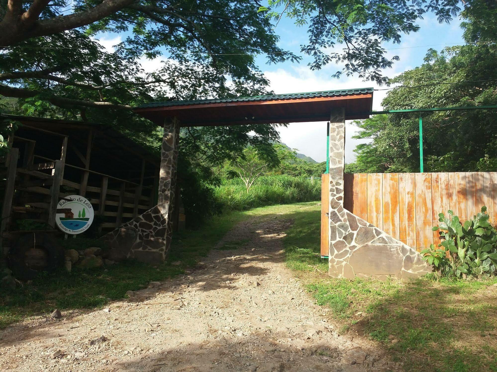 Rancho De Lelo Ecolodge Monteverde Exterior photo